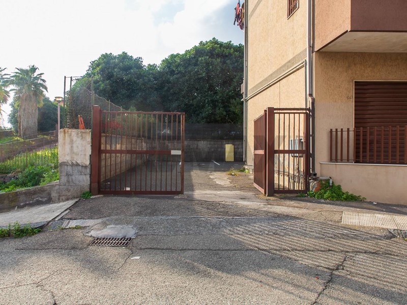 Quadrilocale in Vendita a Aci Catena, 98'000&euro;, 99 m²