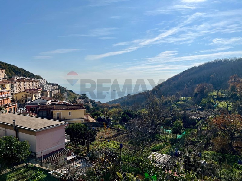 Quadrilocale in Vendita a Vietri sul Mare, 235'000&euro;, 104 m²