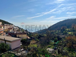 Quadrilocale in Vendita a Vietri sul Mare, 235'000&euro;, 104 m²