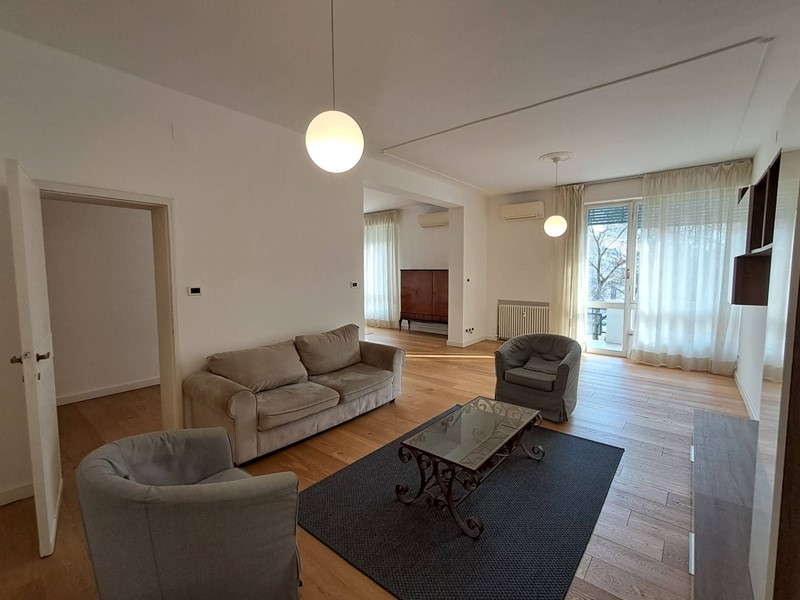 Appartamento in Affitto a Ferrara, 1'100&euro;, 189 m²