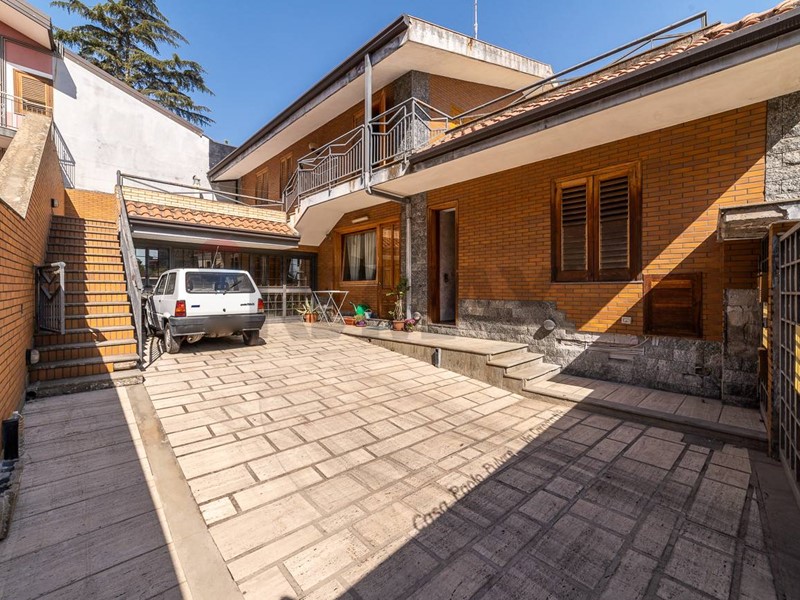 Trilocale in Vendita a Aci Catena, 73'000&euro;, 100 m²