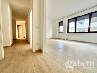 Trilocale in Vendita a Busto Arsizio, 210'000&euro;, 110 m², con Box