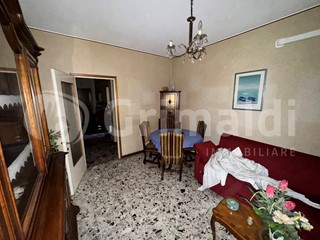 Bilocale in Vendita a Milano, 240'000&euro;, 75 m²