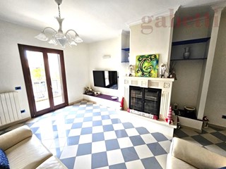 Appartamento in Vendita a Copertino, 195'000&euro;, 150 m², con Box