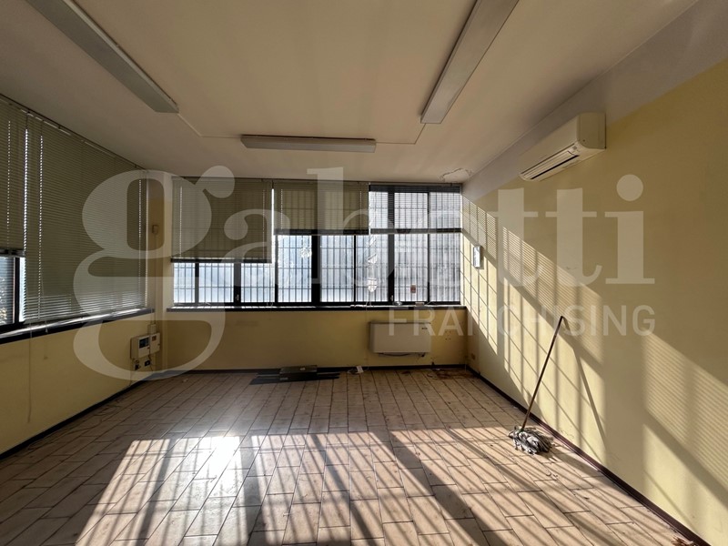 Ufficio in Vendita a Modena, 380'000&euro;, 203 m²