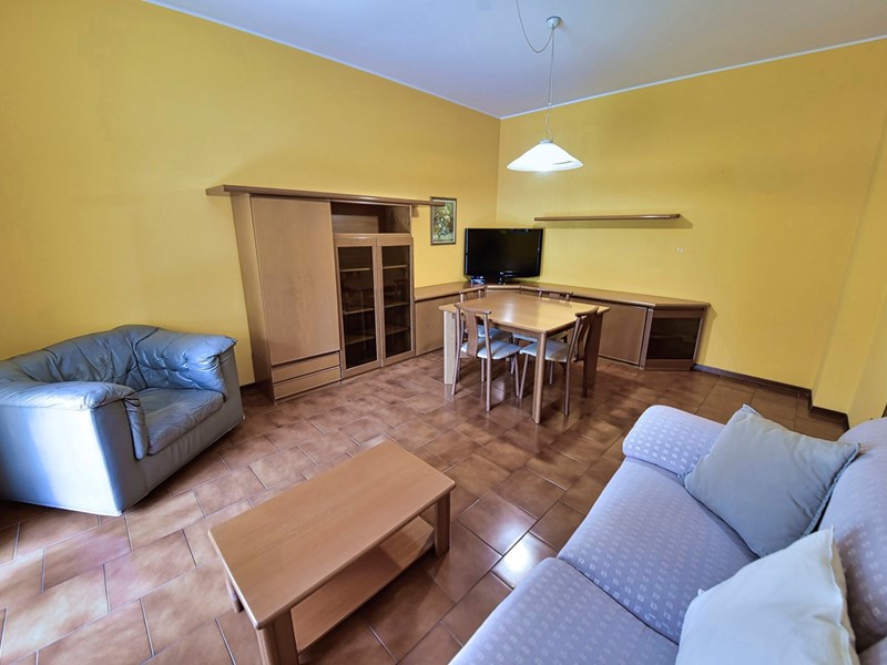 Trilocale in Vendita a Nova Milanese, 200'000&euro;, 100 m², con Box