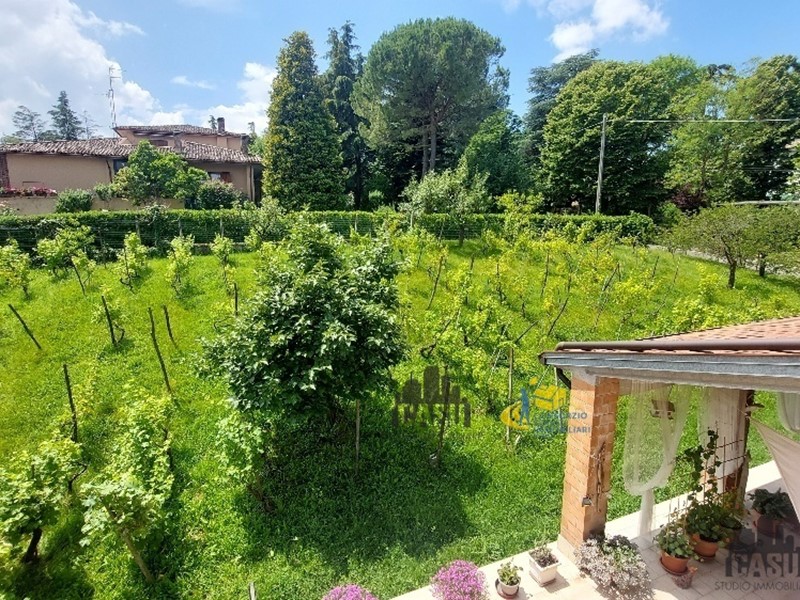 Appartamento in Vendita a Parma, 250'000&euro;, 256 m², con Box