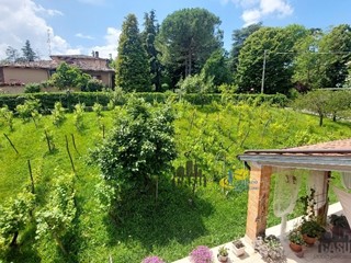 Appartamento in Vendita a Parma, 250'000&euro;, 256 m², con Box