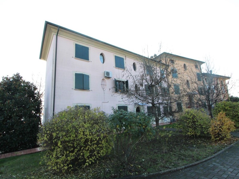 Bilocale in Vendita a Valsamoggia, zona Montebudello, 128'000&euro;, 60 m², con Box