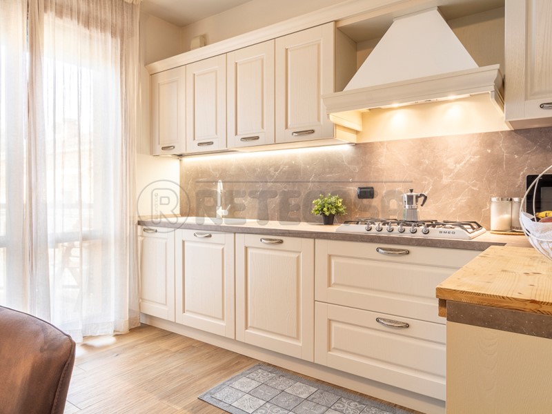Appartamento in Vendita a Carmignano di Brenta, 210'000&euro;, 198 m², con Box