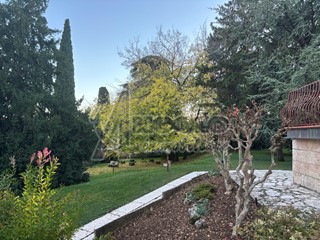 Villa in Vendita a Verona, 990'000&euro;, 280 m²