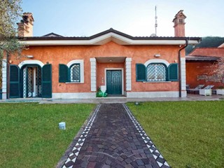 Casa Indipendente in Vendita a Grottaferrata, 800'000&euro;, 170 m²