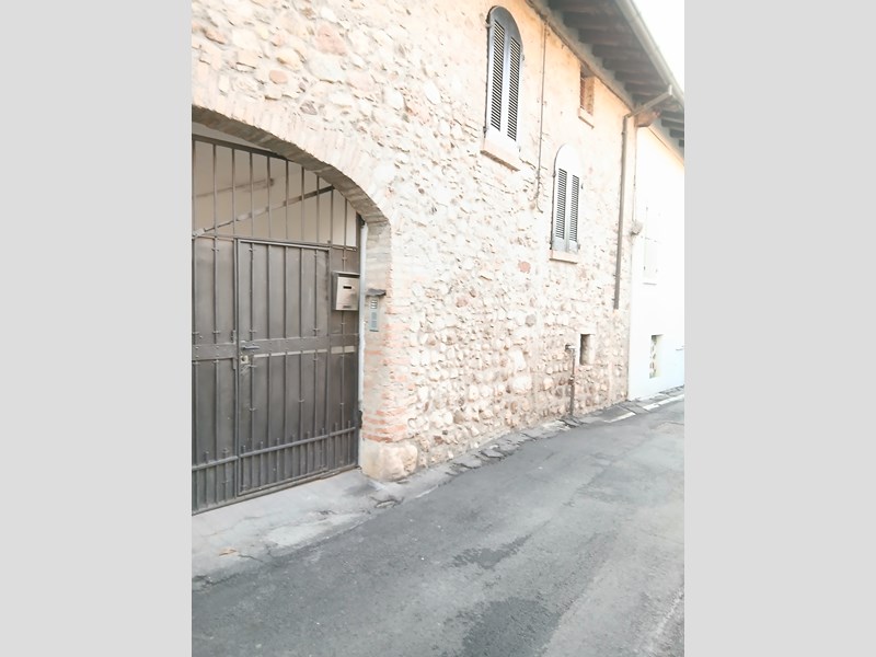 Attico in Vendita a Lonato del Garda, zona centro storico, 150'000&euro;, 110 m²