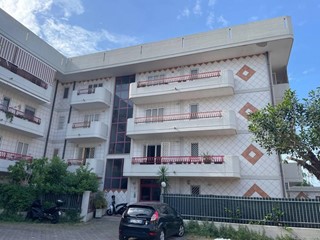 Quadrilocale in Vendita a Taranto, 175'000&euro;, 140 m²