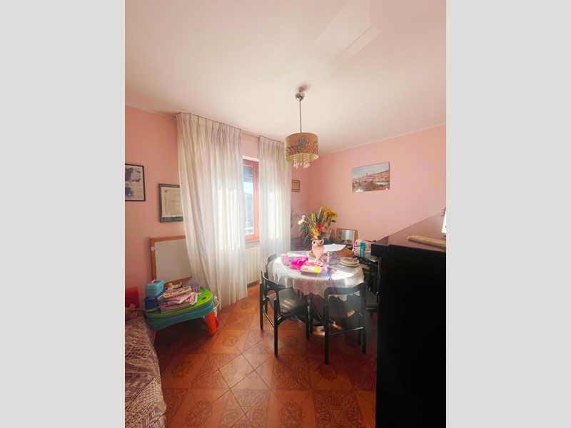 Appartamento in Vendita a Vicopisano, zona Uliveto Terme, 254'000&euro;, 140 m², con Box