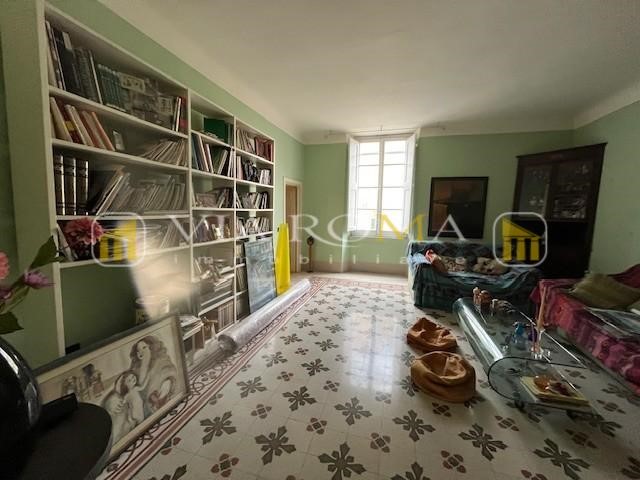 Appartamento in Vendita a Lucca, 650'000&euro;, 170 m², arredato