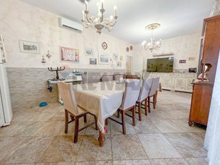 Appartamento in Vendita a Catania, 146'000&euro;, 122 m²