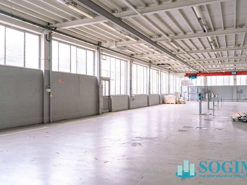 Capannone in Affitto a Arosio, 6'700&euro;, 2250 m²