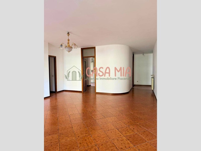 Quadrilocale in Vendita a Rottofreno, 160'000&euro;, 142 m²