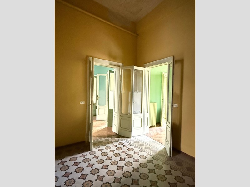 Quadrilocale in Vendita a Mantova, 250'000&euro;, 250 m²