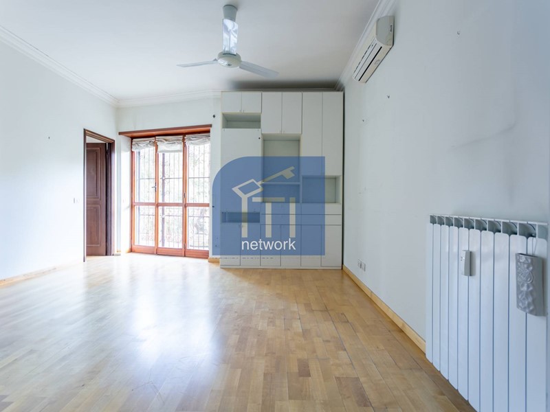 Trilocale in Vendita a Roma, 189'000&euro;, 73 m²