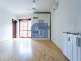 Trilocale in Vendita a Roma, 189'000&euro;, 73 m²