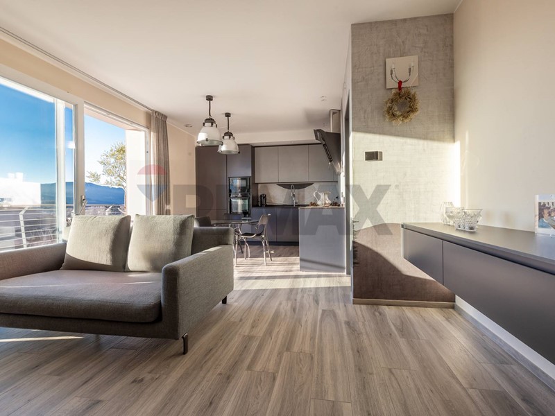 Trilocale in Vendita a Besozzo, 256'000&euro;, 106 m²