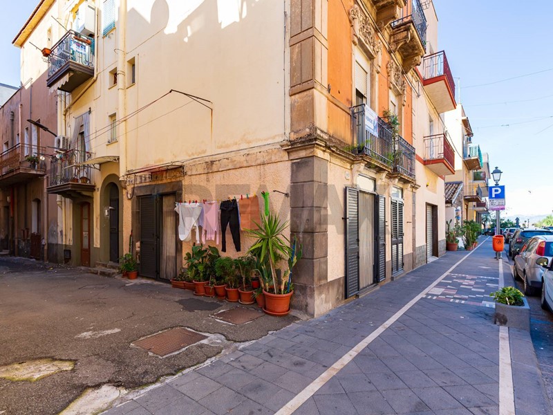 Appartamento in Vendita a Adrano, 98'000&euro;, 236 m²