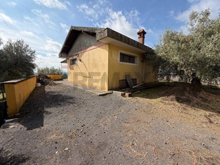 Casa Indipendente in Vendita a Belpasso, 99'000&euro;, 101 m²