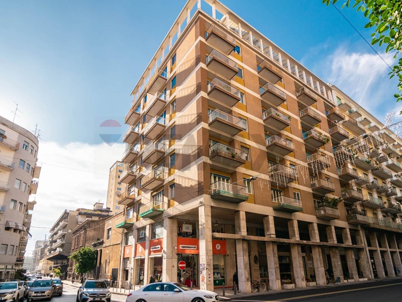 Appartamento in Affitto a Catania, 1'600&euro;, 200 m²