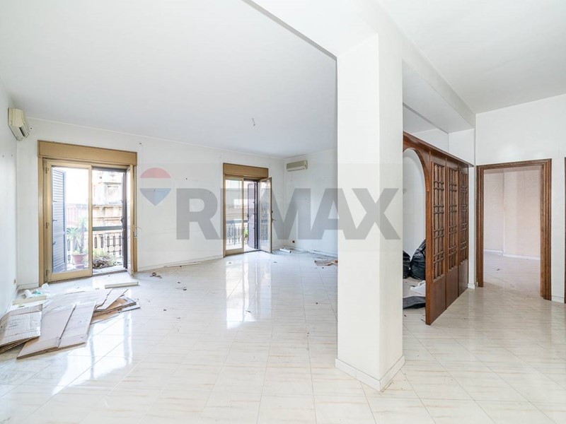 Appartamento in Vendita a Aci Catena, 105'000&euro;, 120 m²