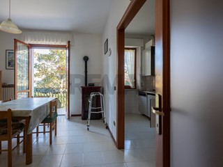 Appartamento in Vendita a Cupramontana, 100'000&euro;, 129 m²