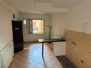 Trilocale in Vendita a Sperone, 80'000&euro;, 121 m²