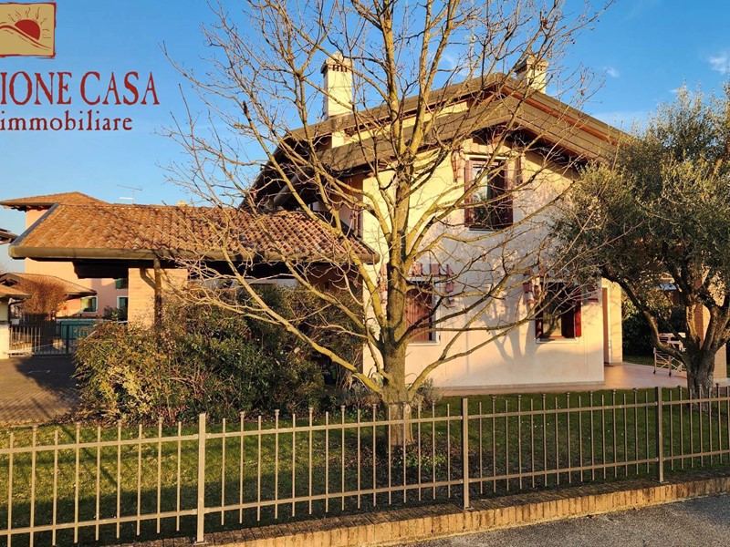 Casa Indipendente in Vendita a Romans d'Isonzo, 298'000&euro;, 138 m²