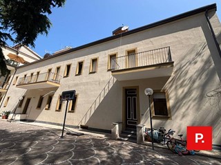 Appartamento in Vendita a Caserta, 359'000&euro;, 230 m²