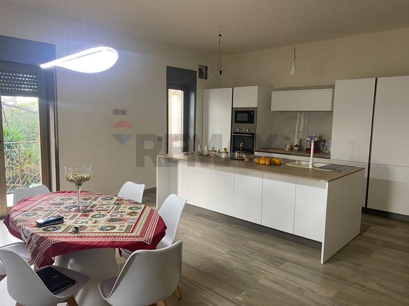 Quadrilocale in Vendita a Catania, 150'000&euro;, 143 m²