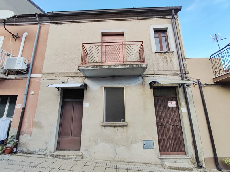 Appartamento in Vendita a Girifalco, 38'000&euro;, 107 m²