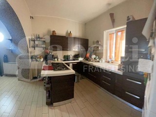 Quadrilocale in Vendita a Santi Cosma e Damiano, 165'000&euro;, 200 m²