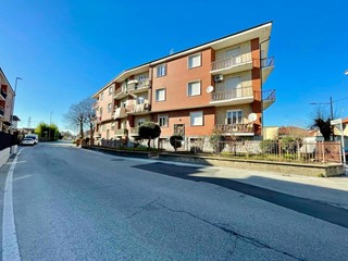 Quadrilocale in Vendita a Bra, 110'000&euro;, 105 m², con Box