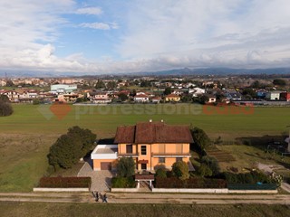 Casa Indipendente in Vendita a Ceprano, 239'000&euro;, 350 m², con Box