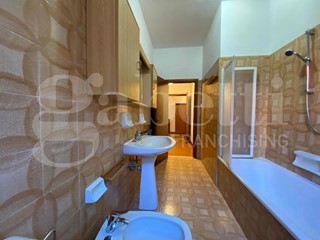 Quadrilocale in Vendita a Alto Reno Terme, 75'000&euro;, 98 m², arredato, con Box