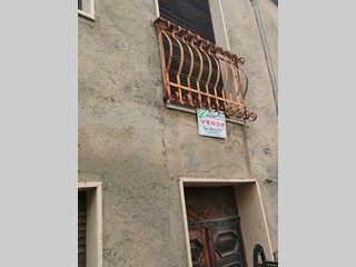 Appartamento in Vendita a Bova, 83'000&euro;, 265 m²