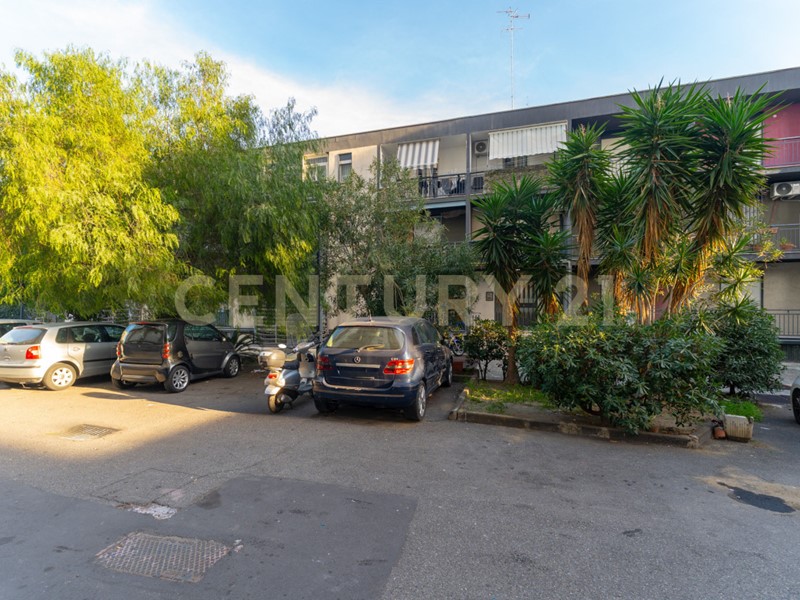 Appartamento in Vendita a Catania, 76'000&euro;, 100 m²