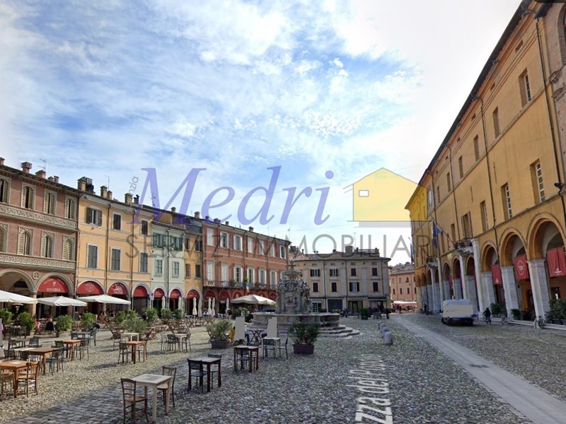 Quadrilocale in Affitto a Cesena, zona Centrale, 1'000&euro;, 100 m², arredato, con Box