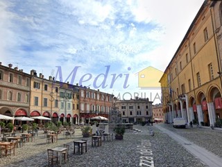 Quadrilocale in Affitto a Cesena, zona Centrale, 1'000&euro;, 100 m², arredato, con Box