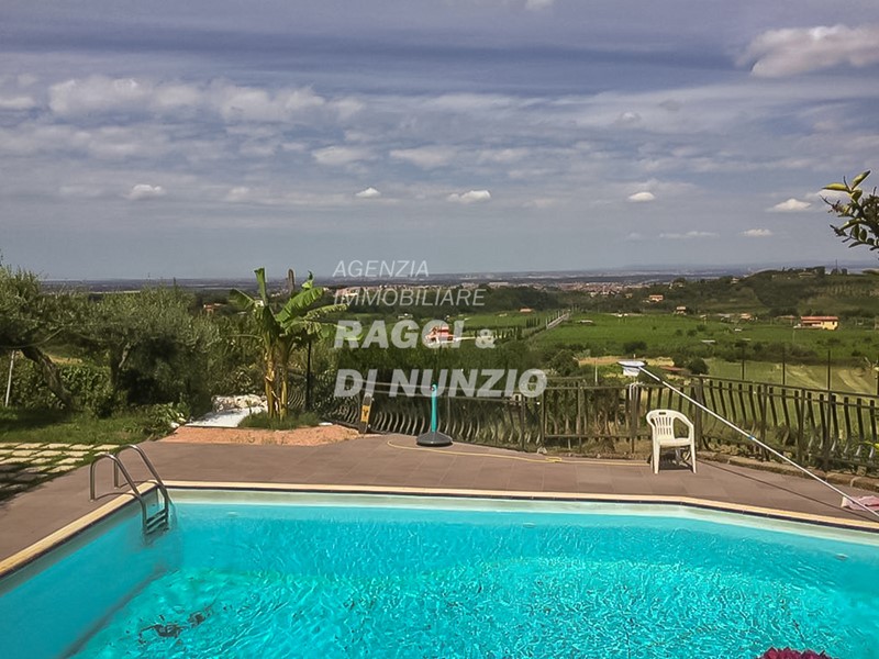 Villa in Vendita a Grottaferrata, 440'000&euro;, 150 m²