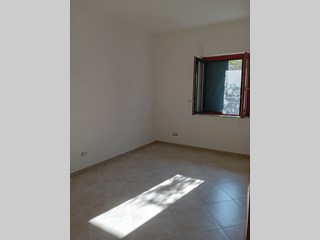 Trilocale in Vendita a Salerno, zona Giovi , 88'000&euro;, 65 m²
