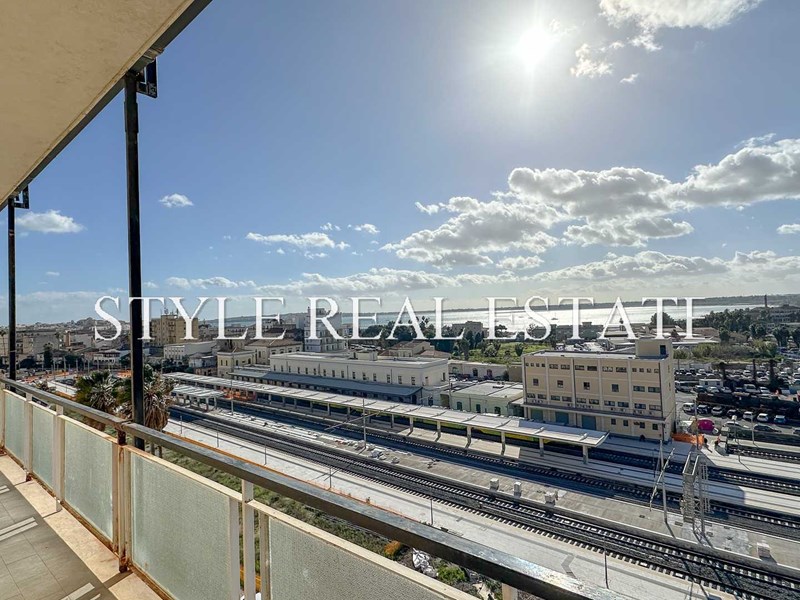 Appartamento in Vendita a Siracusa, zona Adda-Gelone, 217'000&euro;, 222 m²