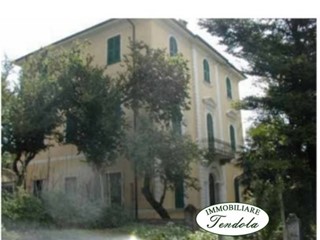 Villa in Vendita a Filattiera, 300'000&euro;, 470 m²