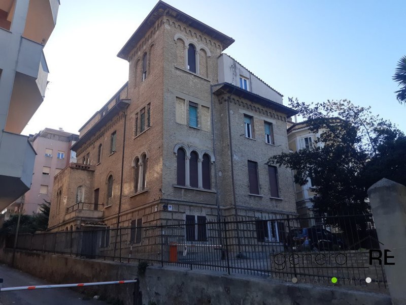 Quadrilocale in Vendita a Pescara, 135'000&euro;, 89 m²